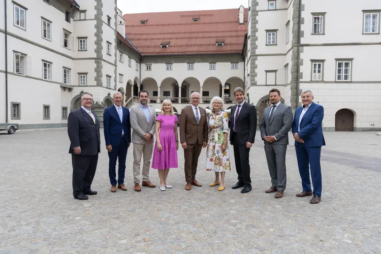 Gruppenfoto Direktorinnen und Direktoren der Landesrechnungshöfe und des Stadtrechnungshofs
