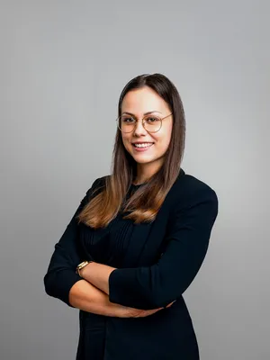 Studiofoto von LRH-Mitarbeiterin Simone Liesnig